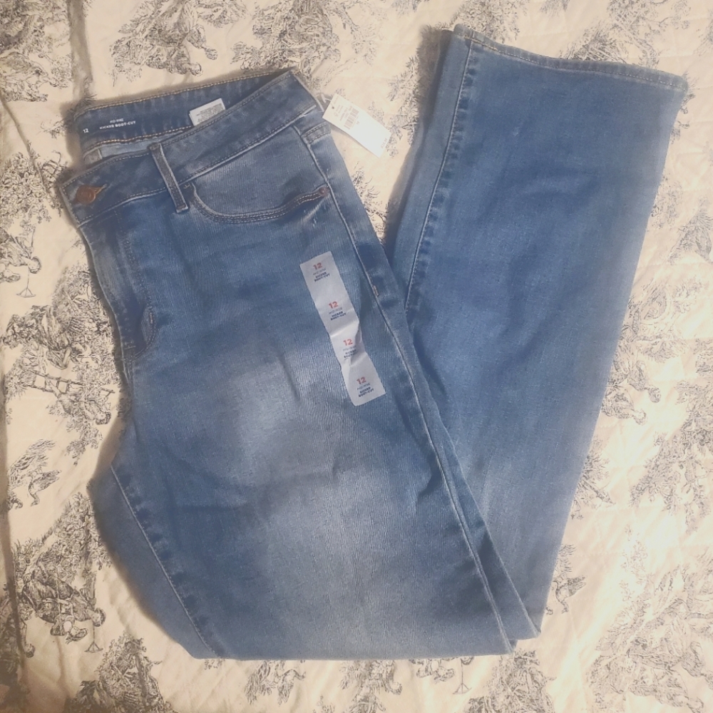 NWT Old Navy Mid Rise Kickerboot jeans size 12 Regular